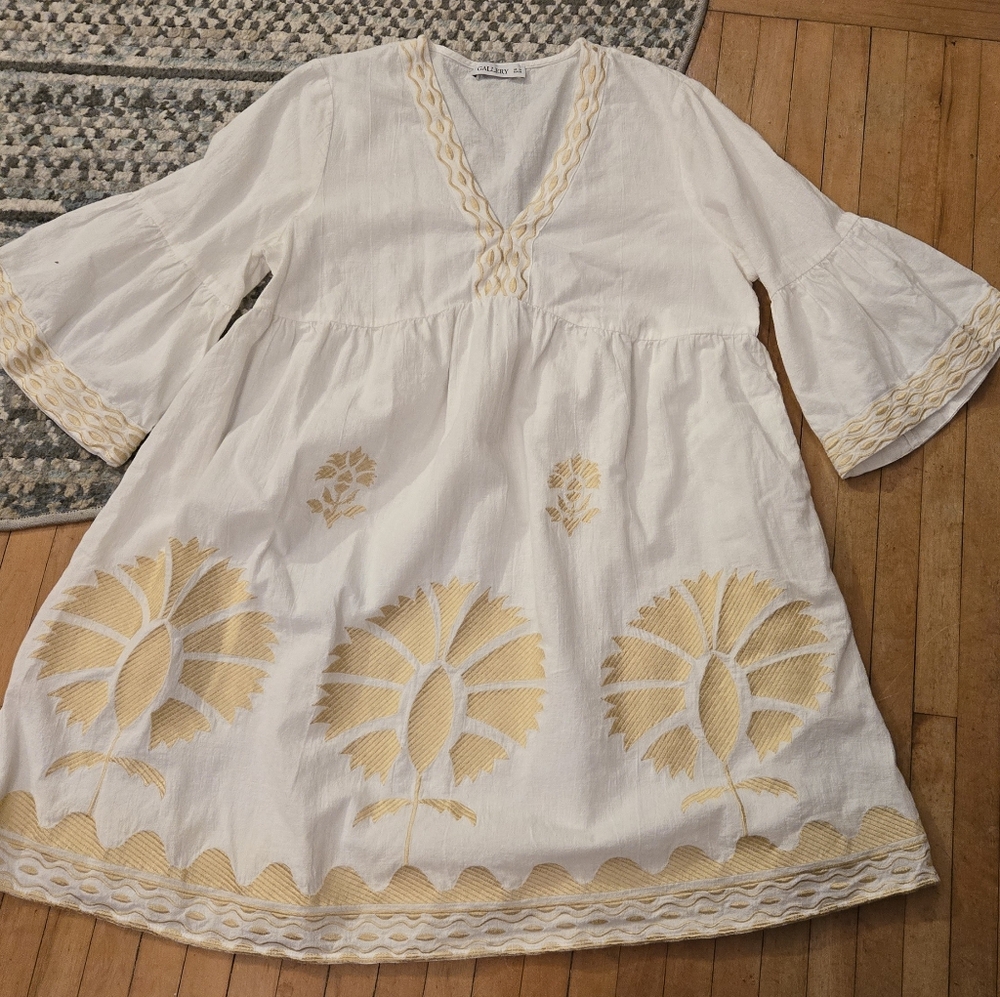 Gallery White Dress with Yellow Embroidery Misses Size 10 NWOT